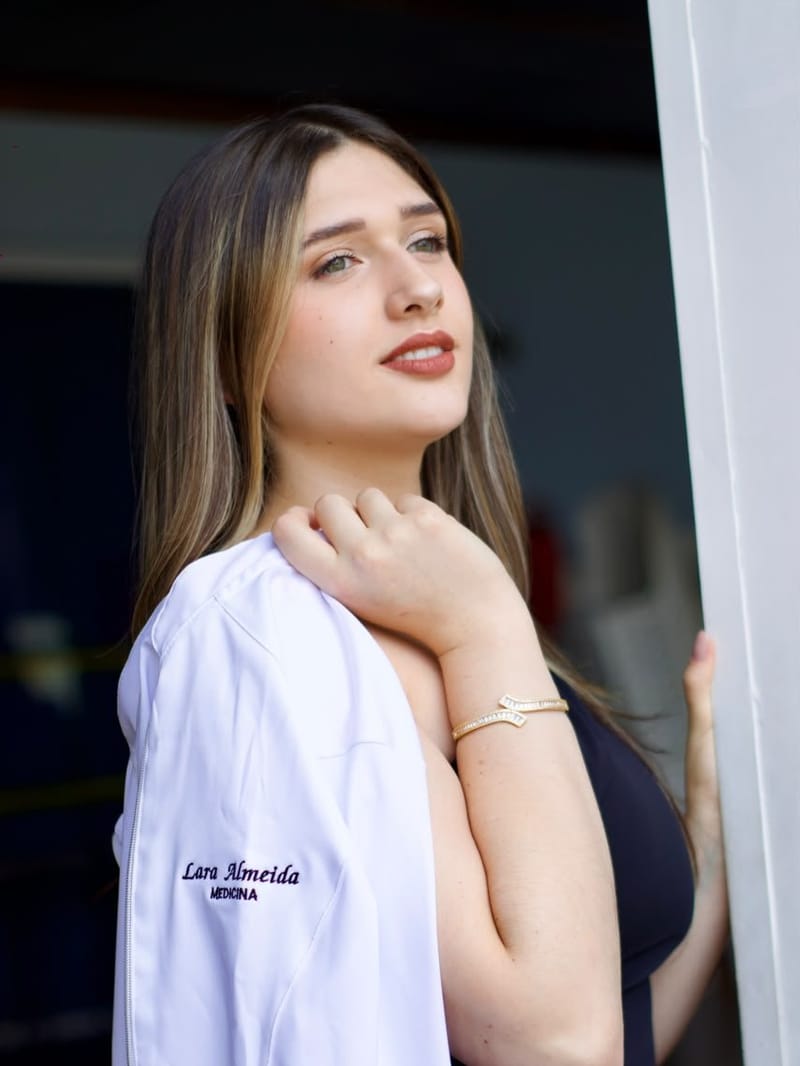 Estudante de medicina em ensaio de meio curso